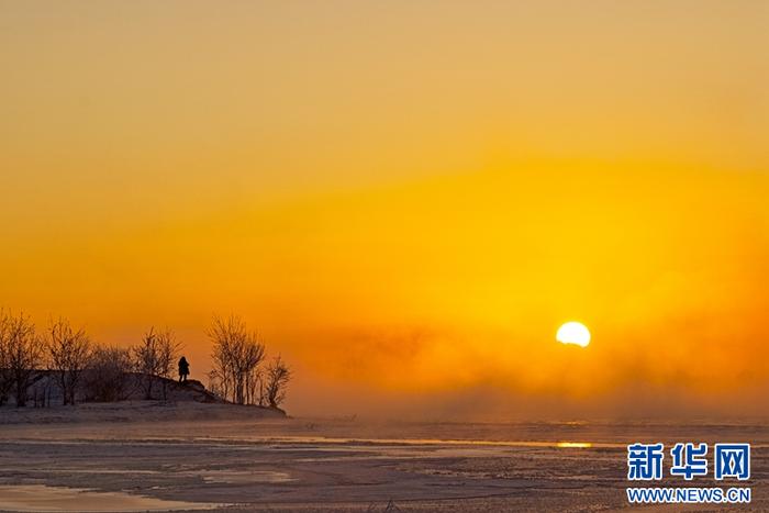 甘肃张掖：黑河湿地日出如画