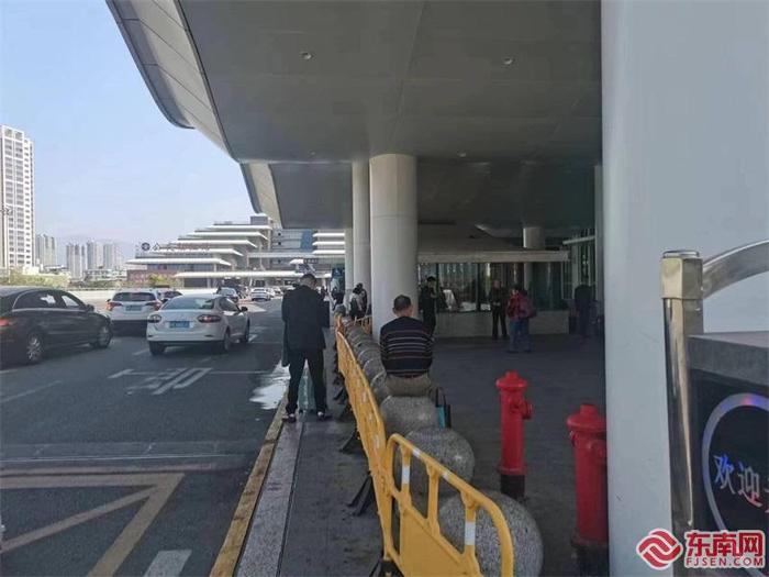 如何提高旅客通行效率？省政协老委员专家组组长陈雨农建议优化我省火车站服务质量