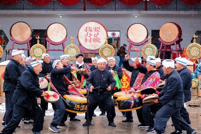 央视点赞，抖音主播张勇办锣鼓“村晚”吸引790万人观看