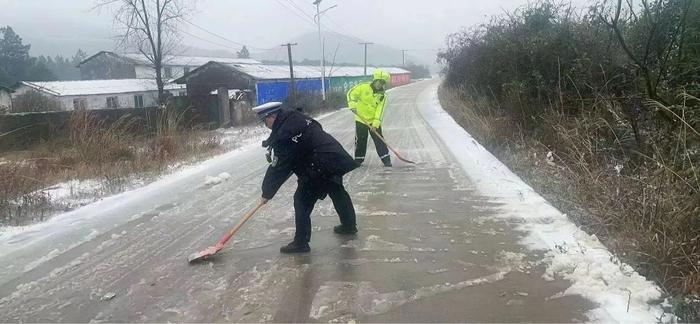 永州各级各部门压实防范责任 细化应对措施积极应对低温雨雪冰冻灾害天气