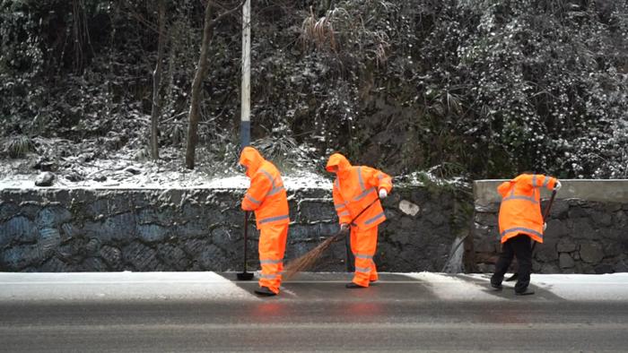 浴“雪”奋战 全力以赴保安全保畅通保供电保民生保稳定