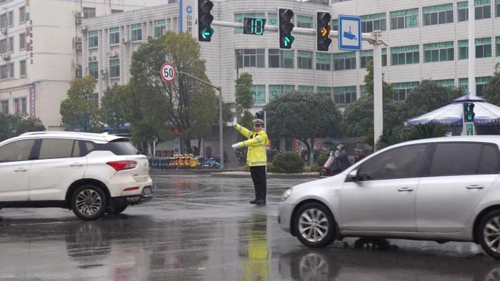 永州各级各部门压实防范责任 细化应对措施积极应对低温雨雪冰冻灾害天气