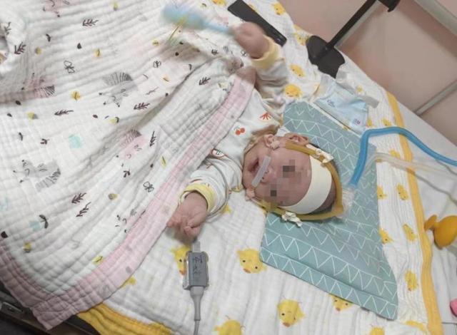女婴患罕见病每月需12万元特药续命 母亲：断药就要眼睁睁看孩子在怀里窒息