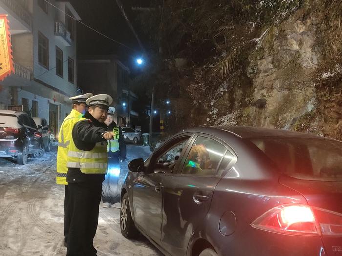 今年首场寒潮来袭，南方多地积极防范应对雪灾冻害