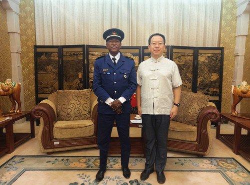 驻几内亚比绍大使郭策会见新任公共治安警察局局长苏亚雷斯