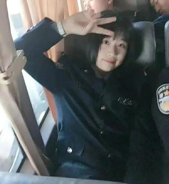 “00”后女警的“请愿书”：我想留在办案队！早安~