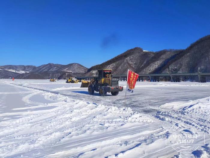 首届松花江滑冰马拉松·吉林白山 开始整活｜白山市各地各部门举办特色冰雪活动助力挑战赛