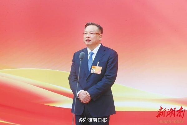 省十四届人大二次会议开启第一场“厅长通道”，4位厅长接受记者提问