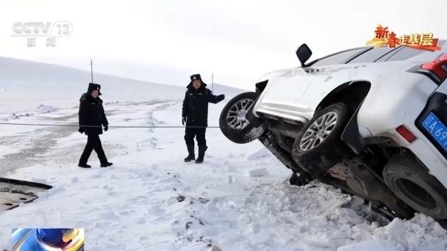 边境踏查、应急救援……这支马背上的警队迎风踏雪守护边疆