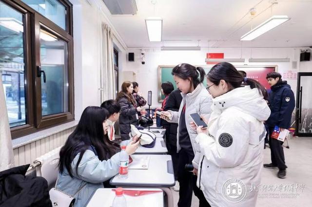 北京师大附中举办“专业超市”活动 300余名校友回校助力学弟学妹选专业