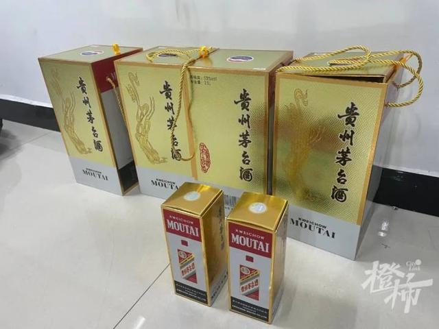 河里捞起8箱飞天茅台，系浙江追查的赃物！警方近期侦破多起名酒被窃案，有人将偷来的茅台倒入40斤酒坛