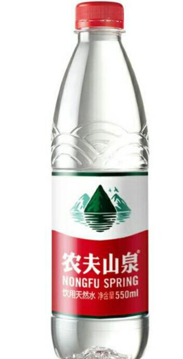 农夫山泉饮用天然水资料图。