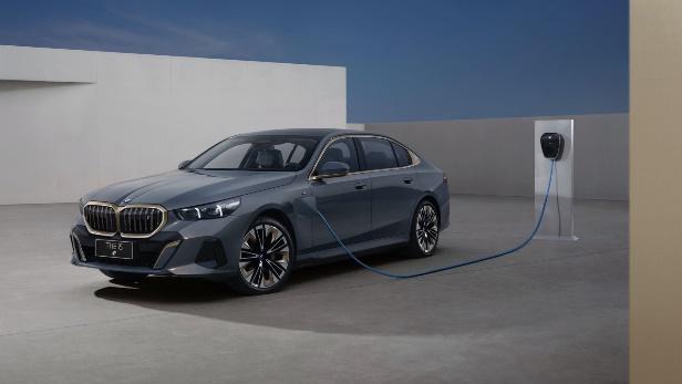全新BMW 5系43.99万元起售 最畅销的宝马进入全新智能时代