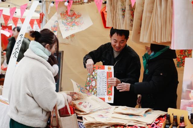 煎饼诗集、龙形嵌糕、咖啡五香蛋~本周末这个市集真的很欢乐！