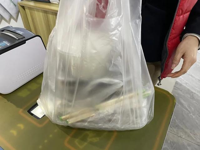 虹口小汪所在的街道社区食堂，有排骨年糕吗？