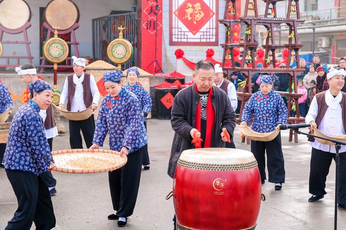 抖音主播自主筹办“村晚”，山西、湖南两地村民云端秀才艺助力地方文化传承