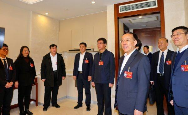 市十五届人大五次会议主席团举行第一次会议 推选刘辰彦等8人为主席团常务主席