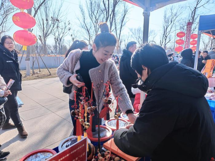 图文报道：华山年货大集发来现场盛况 热火朝天年味儿足