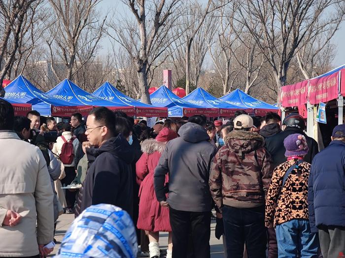 图文报道：华山年货大集发来现场盛况 热火朝天年味儿足