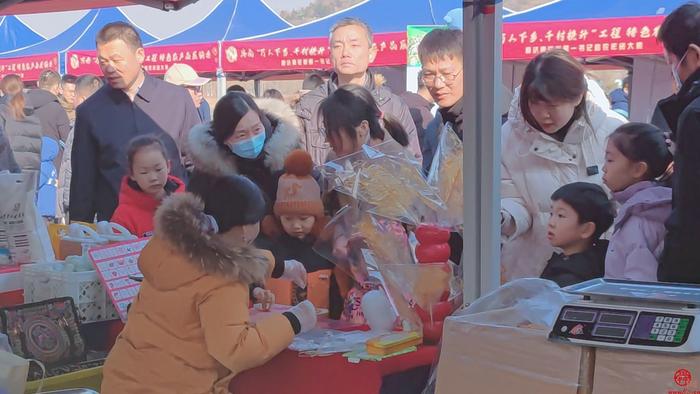 图文报道：华山年货大集发来现场盛况 热火朝天年味儿足