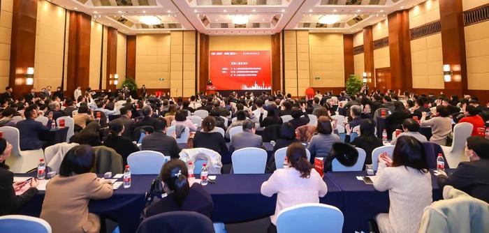 安永毕舜杰当选为上海国际商会、上海世界贸易中心协会第五届副会长并代表发言