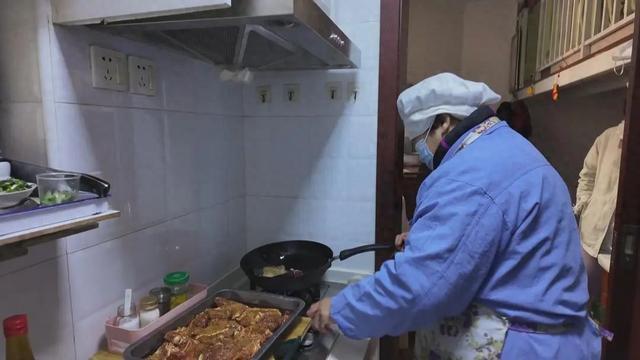 提前吃顿年夜饭，老弄堂的人情味真浓