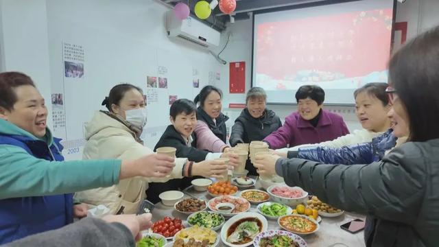 提前吃顿年夜饭，老弄堂的人情味真浓