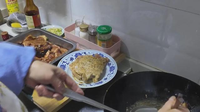 提前吃顿年夜饭，老弄堂的人情味真浓