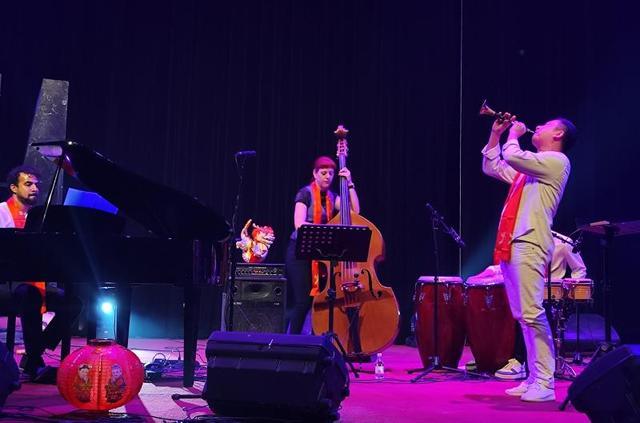 首位中国音乐家登上古巴国际爵士音乐节的舞台 奏响多首中国经典乐曲