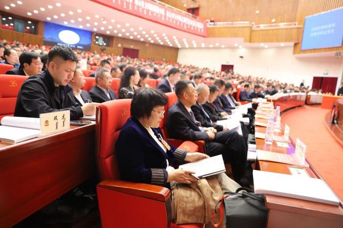 内蒙古自治区政协十三届二次会议举行第二次全体会议 张延昆出席