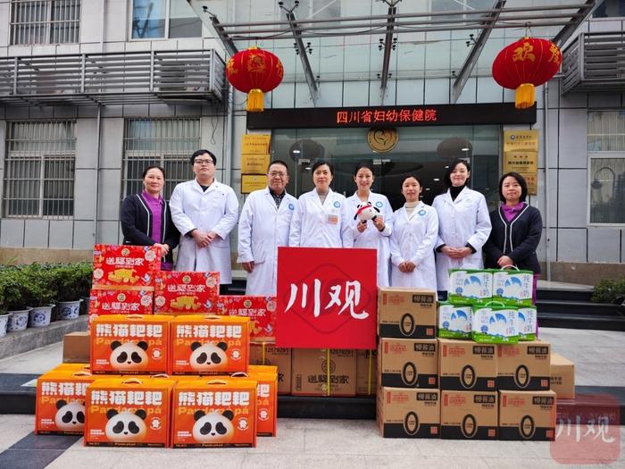 2024，首先要健康！川观用户为医护人员送上的“一立方”春节慰问礼包送到啦