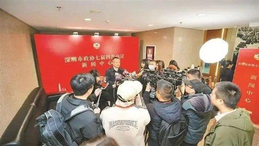 陈宁博士接受记者采访