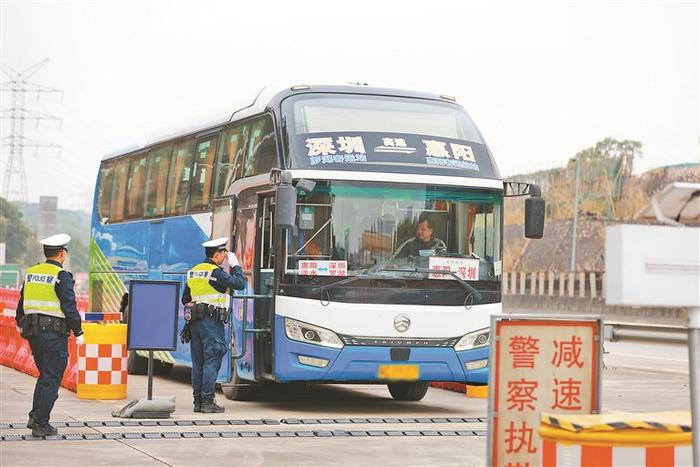 正月初八 高速最忙 除夕跨城顺风车总下单量同比大增96%