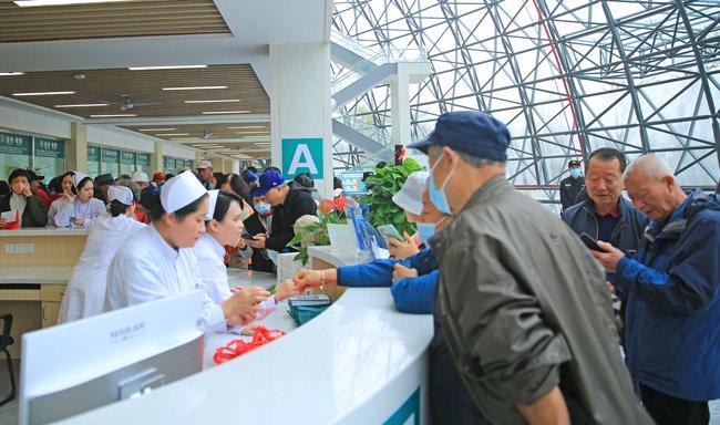 海南西部中心医院滨海院区门诊开业试运行 儋州洋浦百姓就医有了新选择