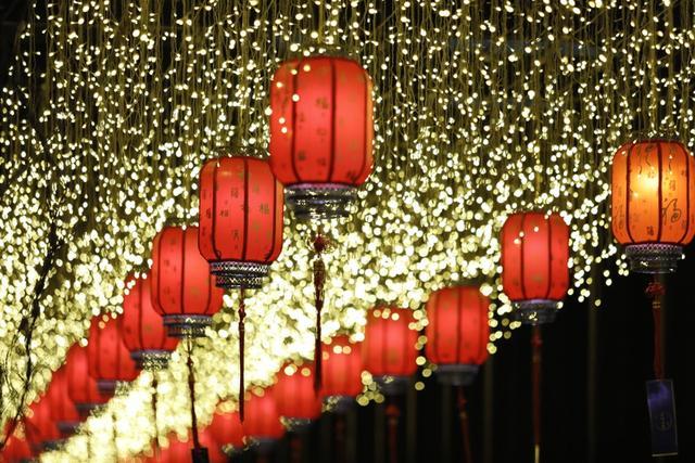 上海新春音乐会奏响，现场还能猜灯谜、剪纸、捏面人