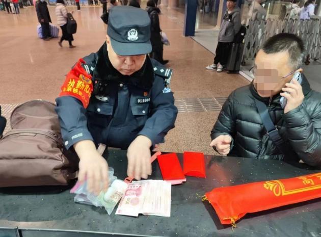 警探号丨春运开始一周 北京铁警帮旅客找回价值20余万的财物