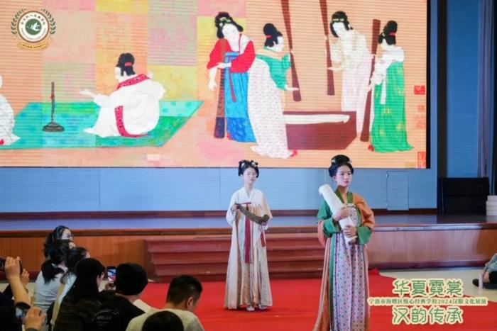 除此以外,悦心师生们展演了丰富多彩的传统文化节目