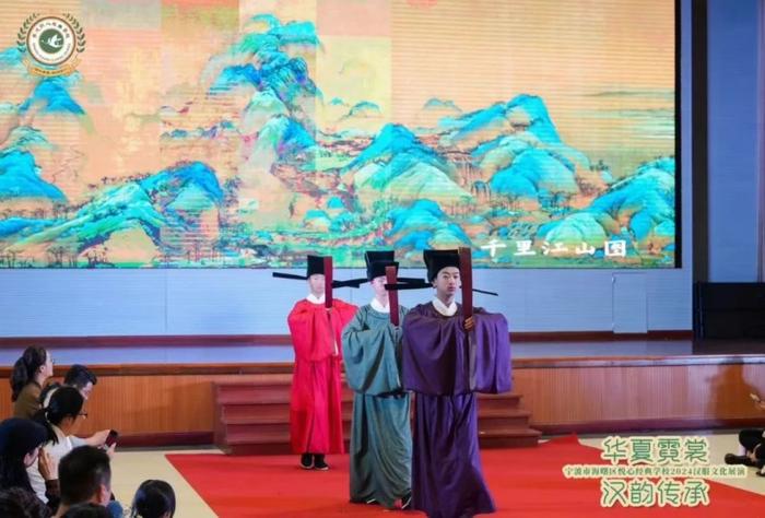 除此以外,悦心师生们展演了丰富多彩的传统文化节目