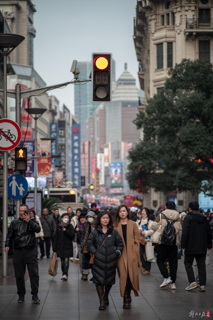 上海有名的“年货大街”上，《繁花》里出现的这家服装店生意又火了