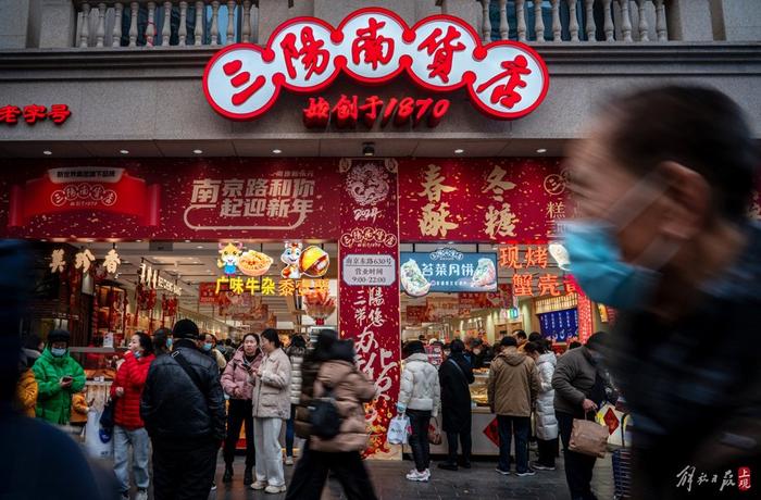 上海有名的“年货大街”上，《繁花》里出现的这家服装店生意又火了