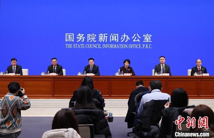 2月5日，中国国务院新闻办公室在北京举行国务院政策例行吹风会。中新社记者 杨可佳 摄