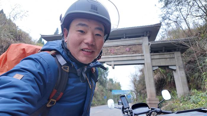 15天骑行1500余公里，成都小伙从江西骑电动车回家过年