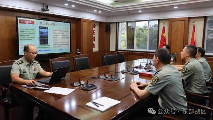 ▲东部战区军事法院院领导对游戏提出修改意见。