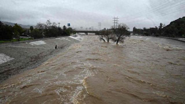 智利林火、加州暴雨、西班牙旱灾……今年初极端天气扎堆预示了什么？