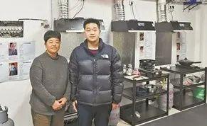 退役军人杨杰和母亲潘贵芳在医院旁开办“爱心厨房”，免费供病人家属做饭使用——烟火气蕴满人间爱