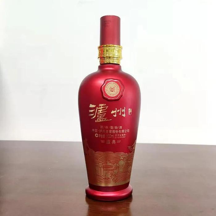 新春特惠，过年不打烊！泸州盛典42度浓香型白酒，限时298元6瓶！纯粮酿造~