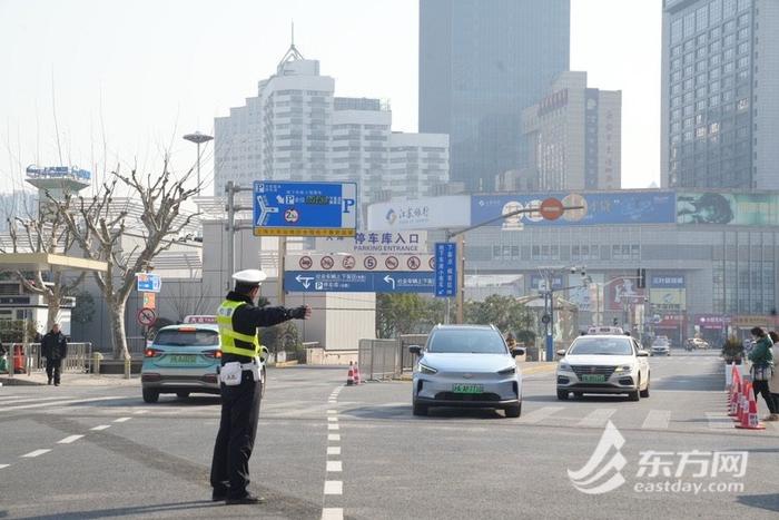 低温雨雪叠加春运高峰，每日数十万旅客如何安全出行？上海警方采取多项措施