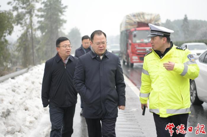 周振宇调度低温雨雪冰冻灾害防御工作：全力攻坚保通畅保安全保民生