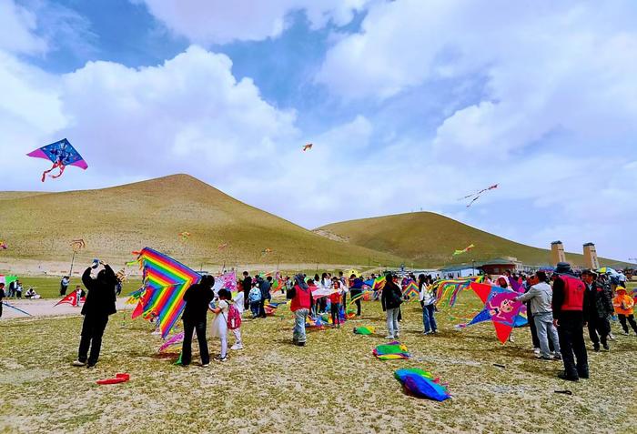 2023年新疆经济数据分析⑥丨游客创历史新高 热度居全国前列