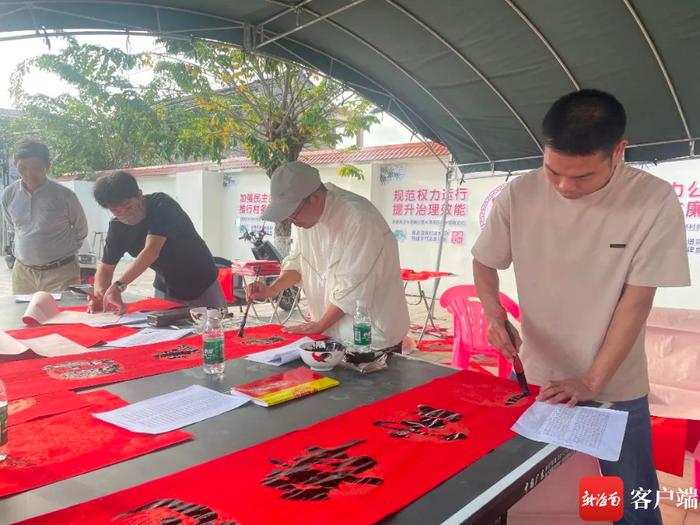 欢欢喜喜过大年 赏年画送春联海南多地开展迎春主题活动